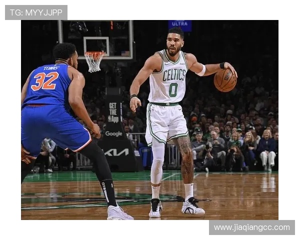 塔图姆精准分球霍勒迪灵巧顺下轻松挑篮得分