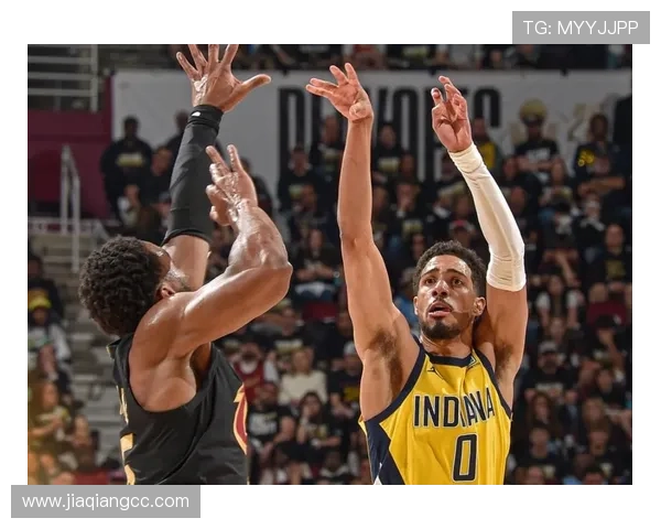 米切尔精准传球哈里伯顿三分球如箭入网展现绝佳默契